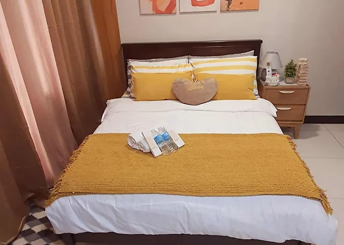 Queen V Staycation Tower C 4* Manila