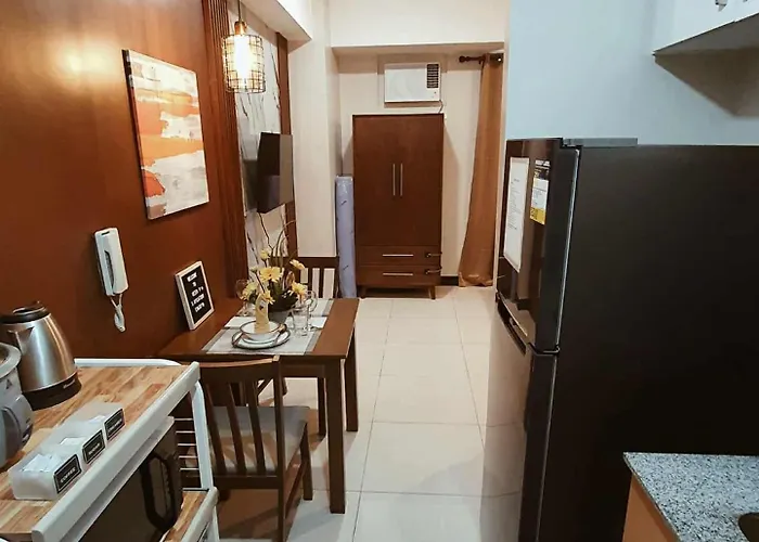Queen V Staycation Tower C 4* Manila